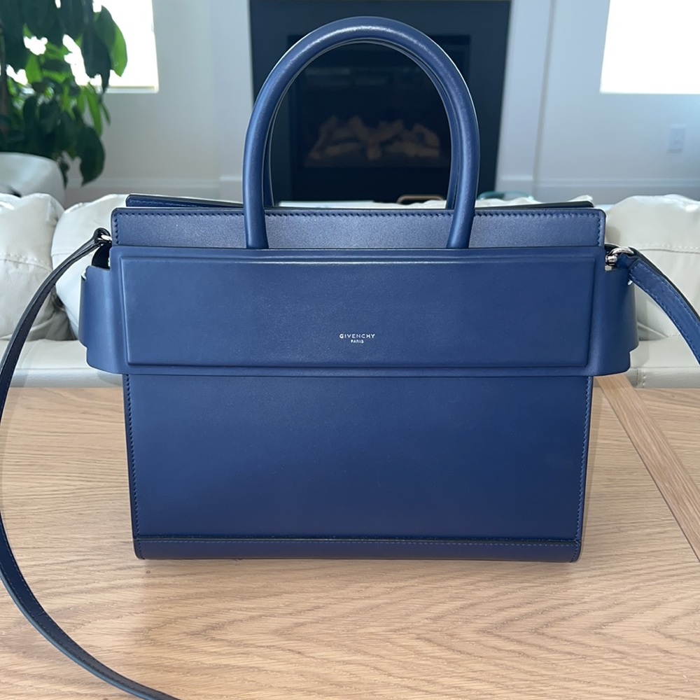 Givenchy horizon satchel *rare color* mint condition 💼 🔵